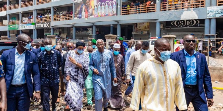 VISITE GOUVERNEMENTALE AU MARCHÉ DE MADINA : SOLIDARITÉ ET MESURES URGENTES APRÈS L’INCENDIE