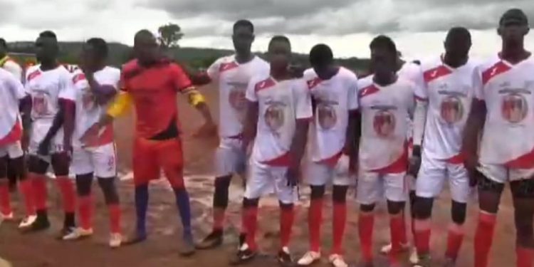 Sidikila vibre au rythme de la paix : Dr David Makongo touche les cœurs à travers un match de football