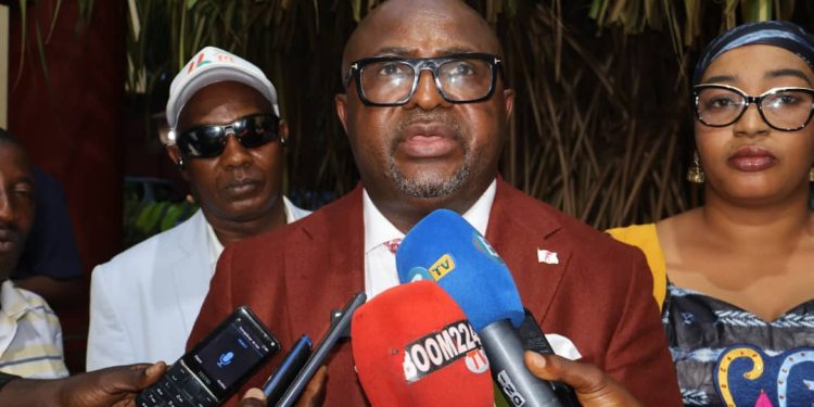 David Makongo dévoile son côté artistique à travers ses œuvres culturelles lors du lancement des activites de la 9ème édition du théâtre international de Guinée