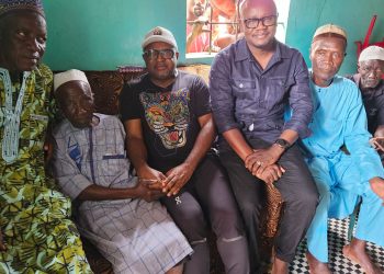 Kamsar : Dr David Makongo en visite chez le patriarche, porteur du message des sages au Général Mamadi Doumbouya