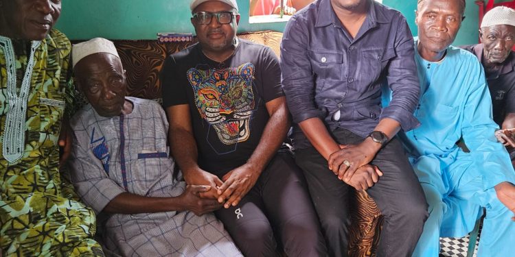 Kamsar : Dr David Makongo en visite chez le patriarche, porteur du message des sages au Général Mamadi Doumbouya