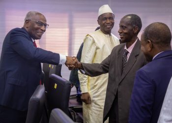 Primature : Le Premier Ministre Amadou Oury Bah reçoit les anciens locataires du Palais de la Colombe   