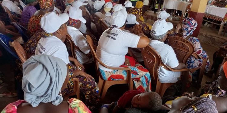 AGB2A-GIC renforce son engagement pour le développement durable : Remise officielle des agréments et financements aux groupements de femmes à Soumbouyadi