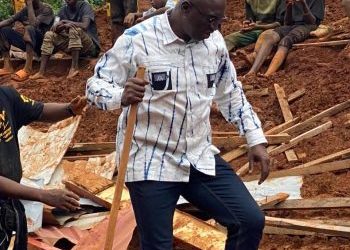 Manéah : Un éboulement nocturne fait des victimes, le Ministre des Infrastructures sur les lieux