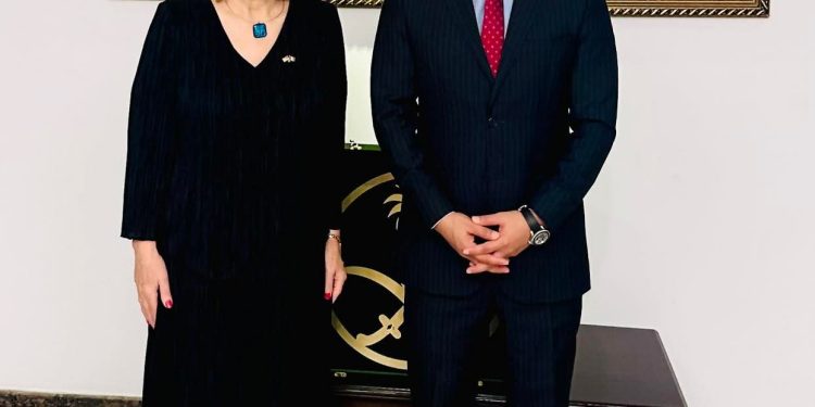 Diplomatie : L’Ambassadeur d’Arabie Saoudite reçoit la nouvelle Chargée d’Affaires des États-Unis en Guinée