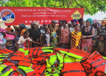 Boké- pêche : Des gilets de sauvetage pour la communauté des pêcheurs de Katounou et Kanfarandé , un geste du Consortium SMB-Winning. 