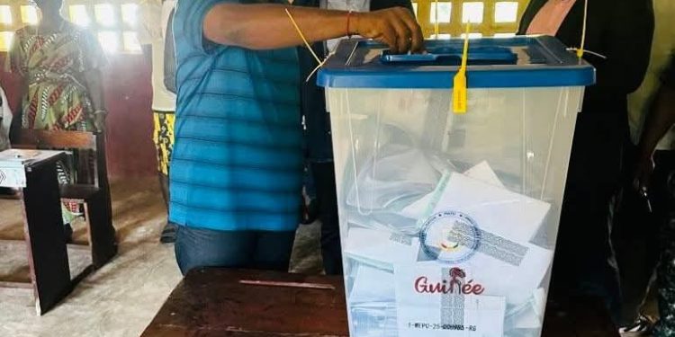 Présidentielle du 28 décembre 2025 : le directoire régional et le Général Mathurin Bangoura supervisent le scrutin à Boké