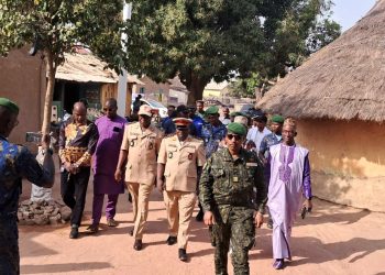 Koundara: Le gouverneur Aboubacar Diakité en tournée de prise de contact dans la préfecture