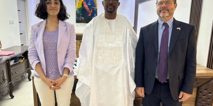 Énergie : le Royaume-Uni salue une avancée majeure avec le projet solaire de Khoumagueli aux côtés du ministre Mohamed Lamine Sy Savané