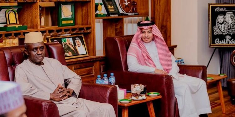 Conakry : l’Ambassadeur d’Arabie Saoudite offre une rupture du jeûne en l’honneur d’une délégation du ministère saoudien des Affaires islamiques