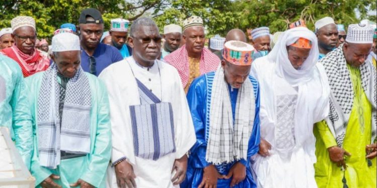 Tabaski 2026 : Ahmed Kanté prie à la mosquée de Safatou à Labé et adresse ses vœux au peuple guinéen