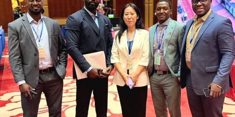 Sonny Doumbouya porte la voix de la Guinée et de KBM au 16th Aluminium Raw Materials Summit en Chine
