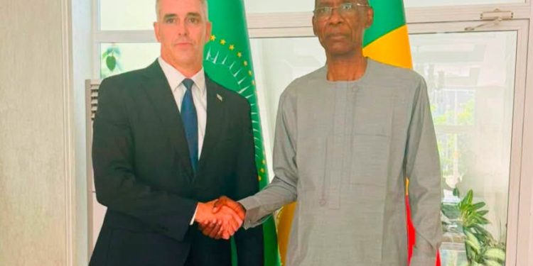 Sénégal – Israël : le ministre Cheikh Niang salue le bilan de l’ambassadeur Yuval Waks à l’approche de la fin de sa mission