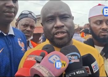 Dar-es-Salam : le maire de Gbessia sur le terrain lors de la démolition des habitations à risque