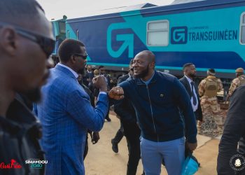 Guinée : Mamadi Doumbouya inaugure le train de voyageurs de la Compagnie du TransGuinéen